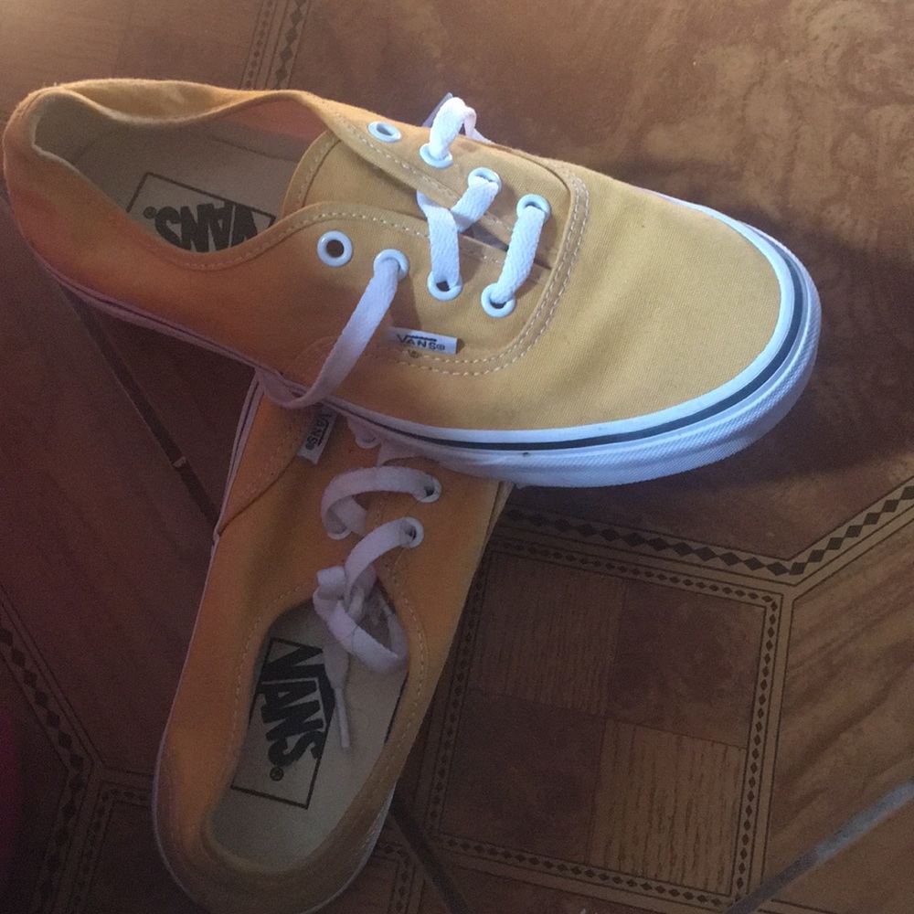 Shoe is new never worn yellow vans finale sale